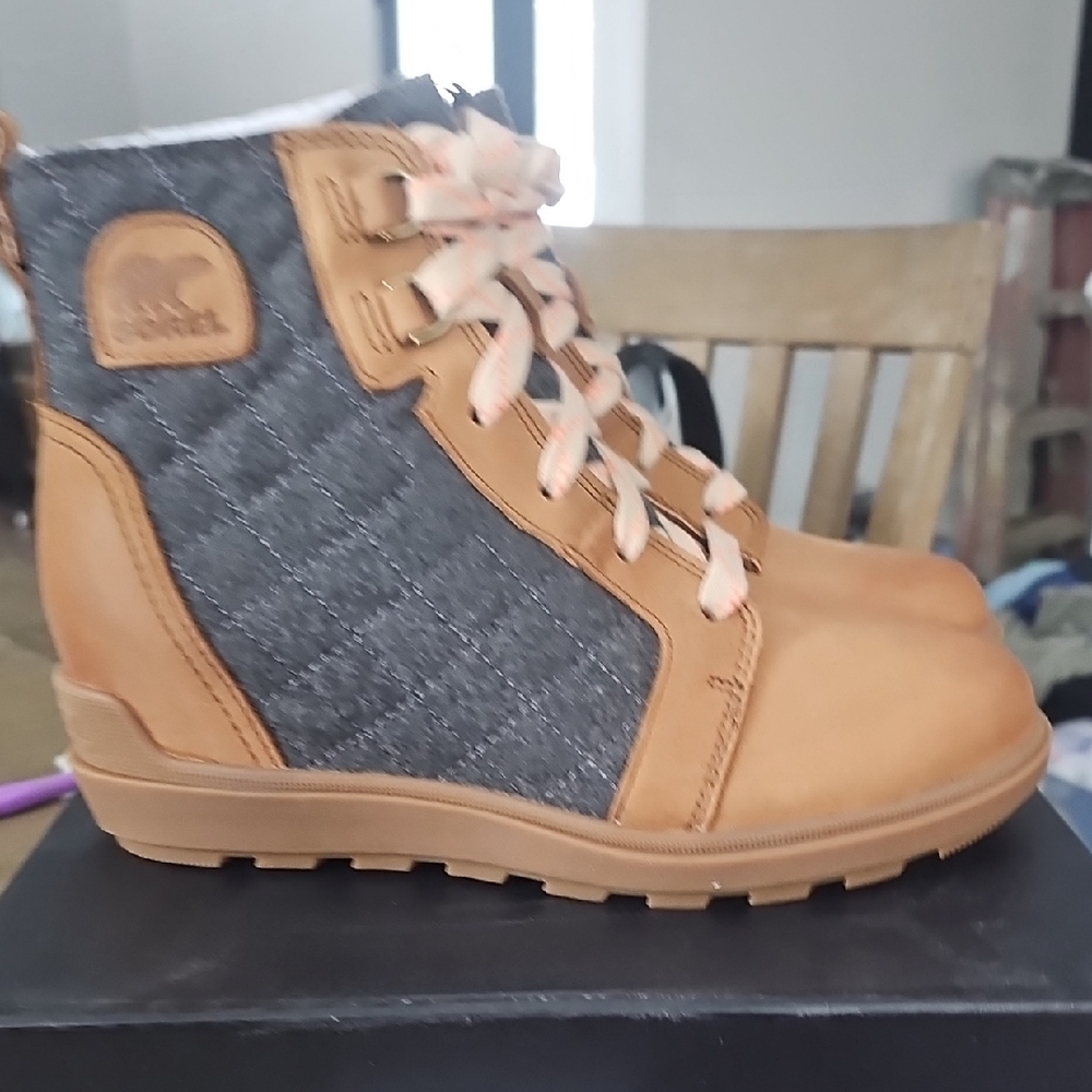 Sorel Womens Brown and Gray Boots